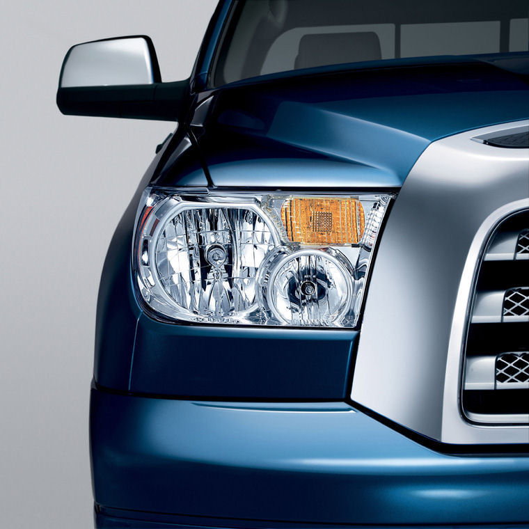 2009 Toyota Tundra Double Cab Headlight - Picture / Pic / Image